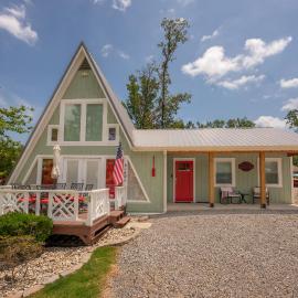 Kentucky Lake Family Cabin! Pet Friendly, hotel em Springville