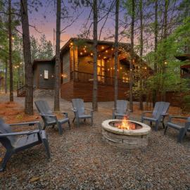 The Retreat at Red Fern excellent location, hotell i Broken Bow