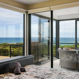 Amazing Ocean Views with Spa, hotel en Surf Beach