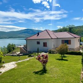 Vrlika, Peruća Lake Holiday House, хотел в Vrlika