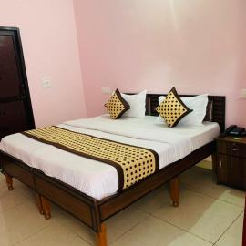 Hotel Mahadev Home-Stay !! Near Chandigarh It'l Airport, hotel in Chandigarh Airport
