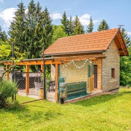 Lodge Trtinka /w Terrace & BBQ in Nature - Happy Rentals, hotel u gradu 'Žalec'