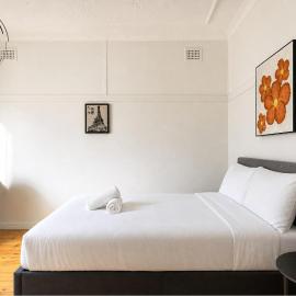 Viesnīca Double Bed Room with Easy Commute to Hurstville Station - Shared Bathroom Sidnejā
