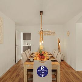 Master's Bridge - Stilvolles Apartment mit 110 qm und großem Balkon, ruhige Innenstadtlage in Deichnähe, 2 Stellplätze, 3 Schlafbereiche, 2 WCs, Hotel in Bremerhaven