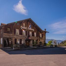 Gasthof Schoenegg B&B: Goldswil şehrinde bir otel