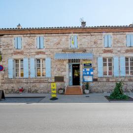 Logis Hotels - La Table d'Antan - Hôtel 2 étoiles et Restaurant، فندق في Bon-Encontre