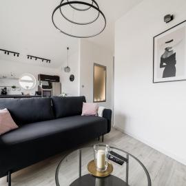 Błażeja Modern Apartment by BookingHost