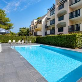 Pool 3 Balconies & Parking