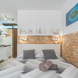 Sea view studio in Puerto Colon Terrace and pool, hotel in Costa de Adeje