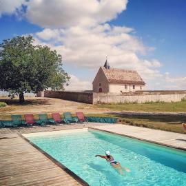 Gîte de la Madeleine - 30 personnes - piscine，La Madeleine-Villefrouin的飯店