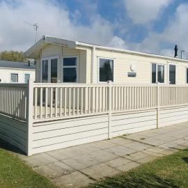 Homely 6 Berth Caravan With Large Decking At Manor Park In Hunstanton Ref 23020C, khách sạn ở Hunstanton
