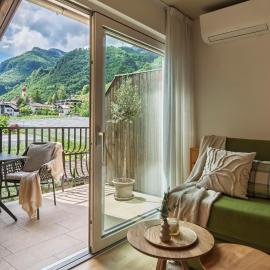 Kreuzwegerhof Nals - Apartments with Pool and Air Conditioning near Merano & Bolzano, hotel sa Nalles