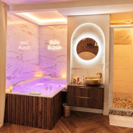 ROYALE by LALIE - Luxe & SPA, hotel en Puymirol