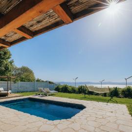 The White Chalet Boutique, hotel in Moshav Ramot