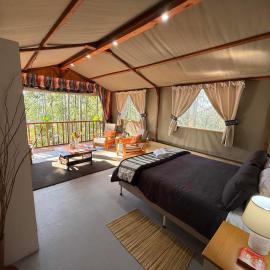 Kholiwe 1 - 4 sleeper glamping in a forest, hotel in Port Edward