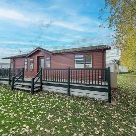 Modern 4 Berth Lodge With Decking At Manor Park In Hunstanton Ref 23024W, hotel i Hunstanton