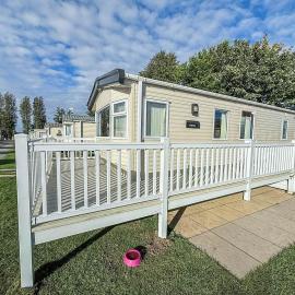 Caravan With Decking At Manor Park In Hunstanton, Sleeps 8 Ref 23046B, Hotel in Hunstanton