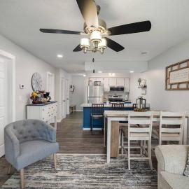 NEW! Walk-In Condo 2 Mi to SDC Pool & Lake, hotel Reeds Springben