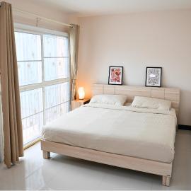 Walking distance Thunder Dome, hotel in Ban Bang Phang