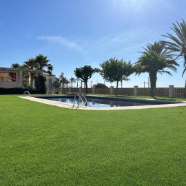 Right on the beach, hotel em Cubelles