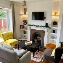 Family friendly 2 bd garden flat Englefield Green
