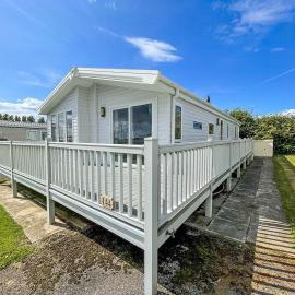 Luxury Lodge With Decking In Hunstanton At Manor Park Ref 23144K, hotel u gradu 'Hunstanton'