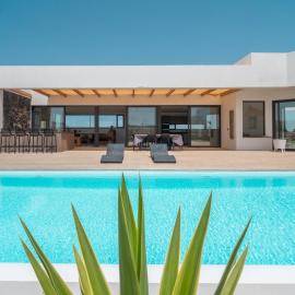 Villa Karuna by Aura Collection、Villaverdeのホテル