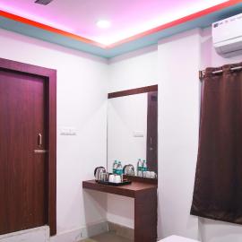 Hotel O by OYO The Royal Velvet