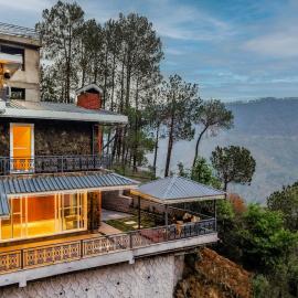 ELIVAAS Signature Bask and Blessings Meadows 3-BHK Pet-Friendly Villa With Shared Jacuzzi, Spa, Garden And Gazebo, hotel in Dagshai