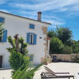 Villa Mare - Island Krk, traditional Stone house with pool, hotel na Krasu