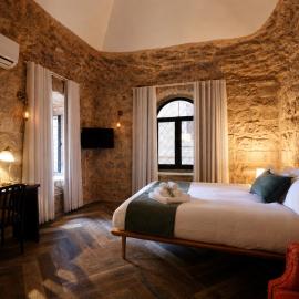 Petrakis Inn