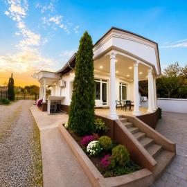 Royal Vila Negotin - Private Parking, Garden and Terrace, viešbutis mieste Negotinas