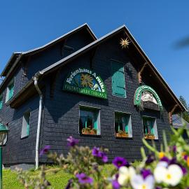 Ferienwohnung Arnika in Friedrichshöhe direkt am Rennsteig, hotel em Eisfeld