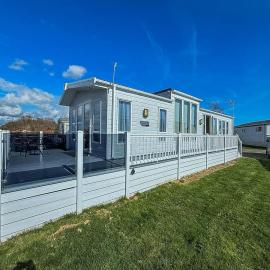 Beautiful 6 Berth Caravan With Decking At Dovercourt Park, Essex Ref 44009G