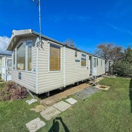 Stunning 6 Berth Caravan At Dovercourt Holiday Park, Essex Ref 44606O