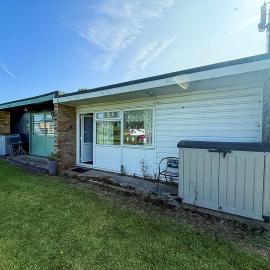 Lovely 6 Berth Chalet In Hemsby Nearby Great Yarmouth Ref 73106F