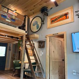 Rocky Top Cabin Higgins Lake、Roscommonのホテル