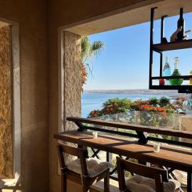 Al Baḩḩāth में, होटल Samarah E 01 full Sea View and adult pool prime location with garden ,