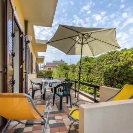 House&Villas - Residence Miramare, hotel in Avola