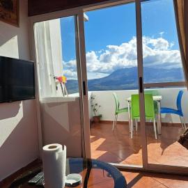 Blue City Mountain View & Spacious Apartments