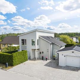 Family villa with sauna in Stockholm, hotel en Bro