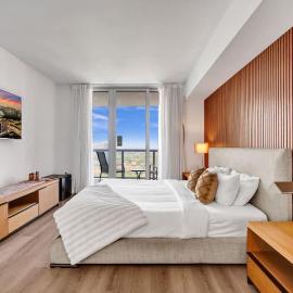 Ocean & Canal View Studio Beach 8 Min Pool 1906, hotel in Hallandale Beach