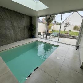 maison familiale piscine intérieure séjour calme