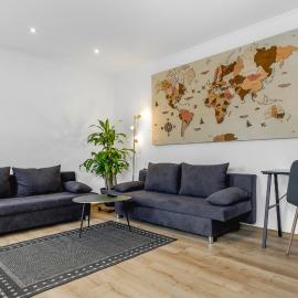Entire house - newly renovated - 8 guests - parking