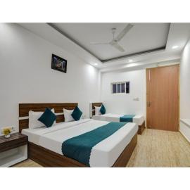 Royal with - Group Name Hotel Double R- comfort stay in Main Bazar New Delhi, hotel en Nueva Delhi