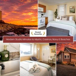 Chic Groton Studio • A Cozy, Modern & Central Gem