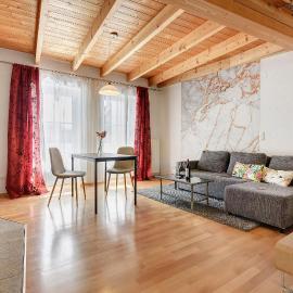 Charming Lakenear Apartment