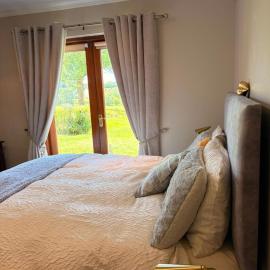 2 Bedroom Apartment - Free Parking & Garden, hotel a Kilmessan