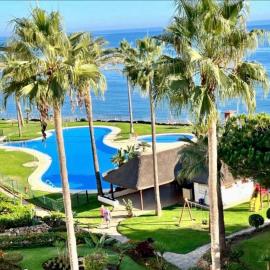 MI CAPRICHO BEACHFRONT 411 - Apartment with terrace and private garden by the sea