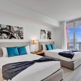 Waterfront Studio in Resort Beach Pool Gym 2405, hótel í Hallandale Beach